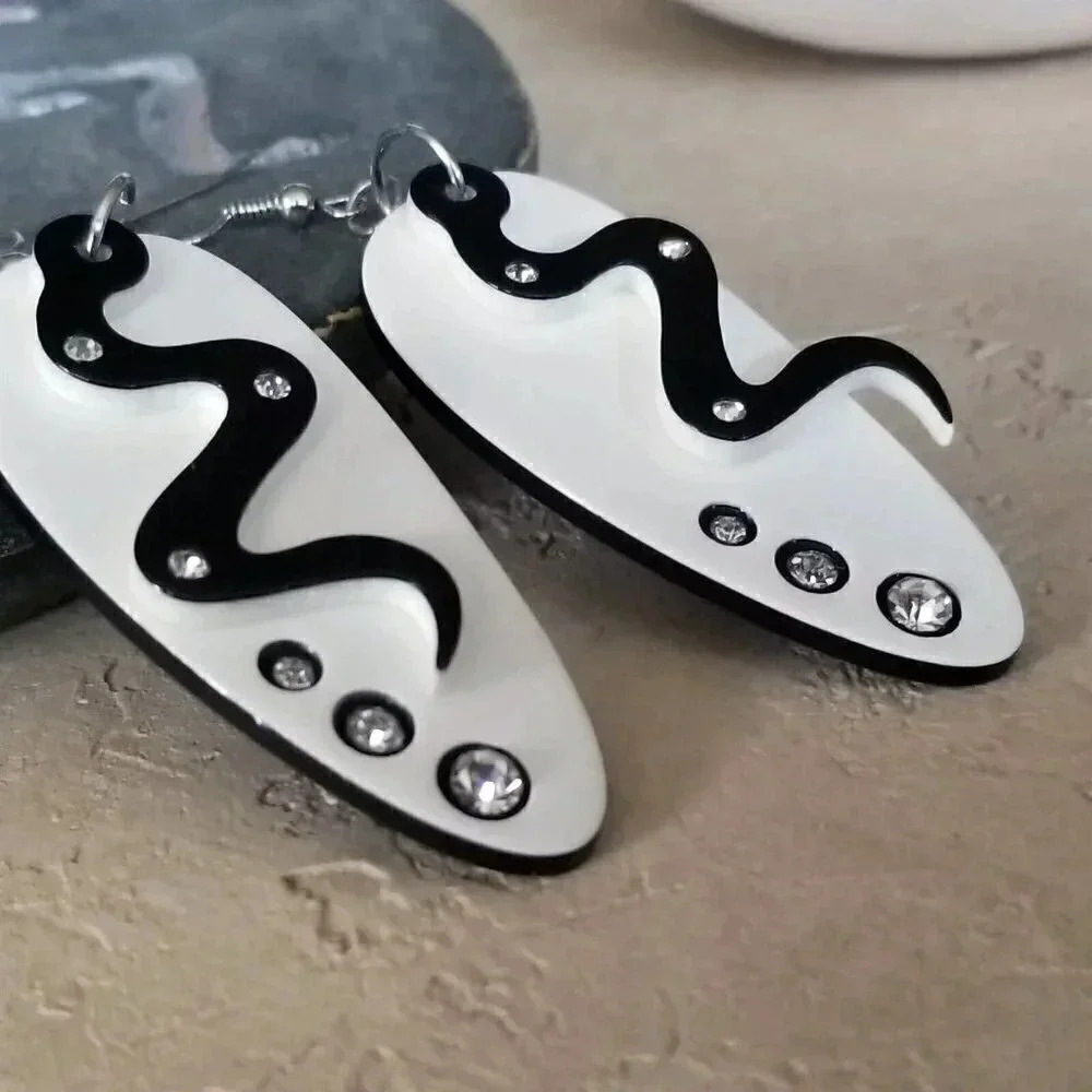 Retro White Black Lucite Austrian Crystal Freeform Oval Snake Dangle Earrings - Picture 3 of 5